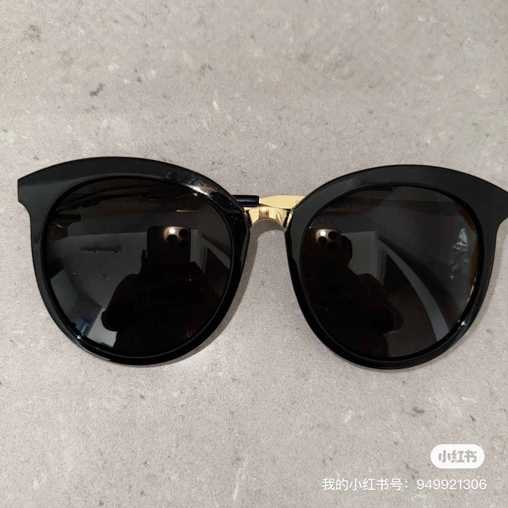 Black and Gold Gentle Monster Sunglasses Style：Lovesome one